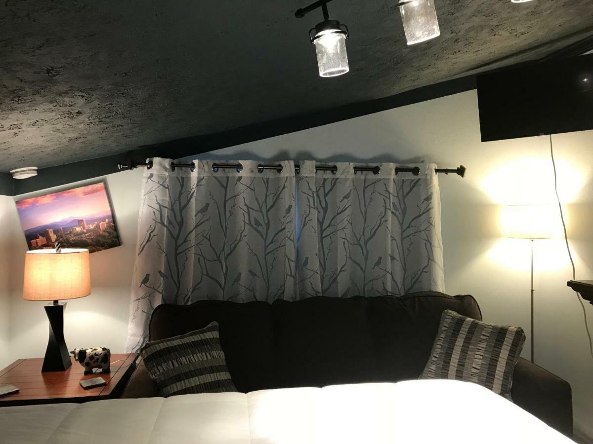 ホテル Ed & Rosie'S Place ブラック・マウンテン エクステリア 写真