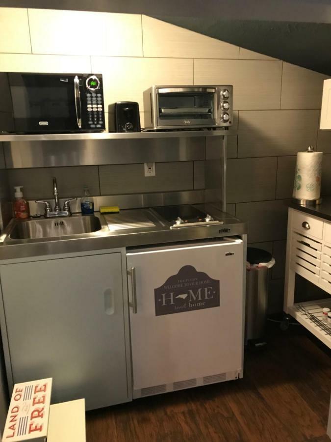 ホテル Ed & Rosie'S Place ブラック・マウンテン エクステリア 写真