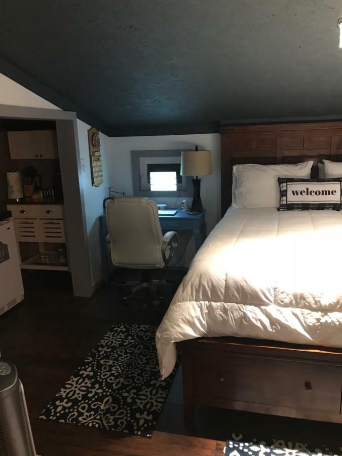 ホテル Ed & Rosie'S Place ブラック・マウンテン エクステリア 写真