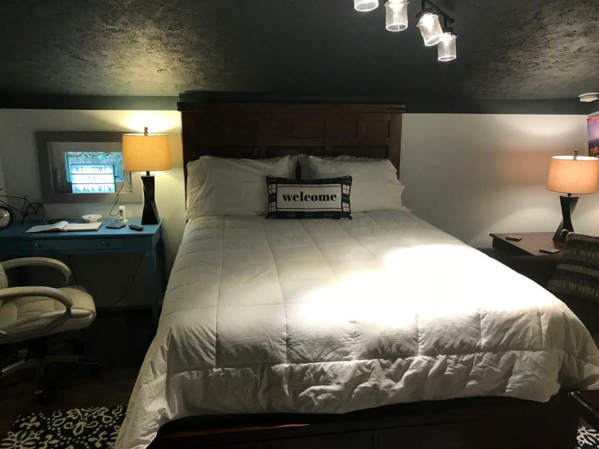 ホテル Ed & Rosie'S Place ブラック・マウンテン エクステリア 写真